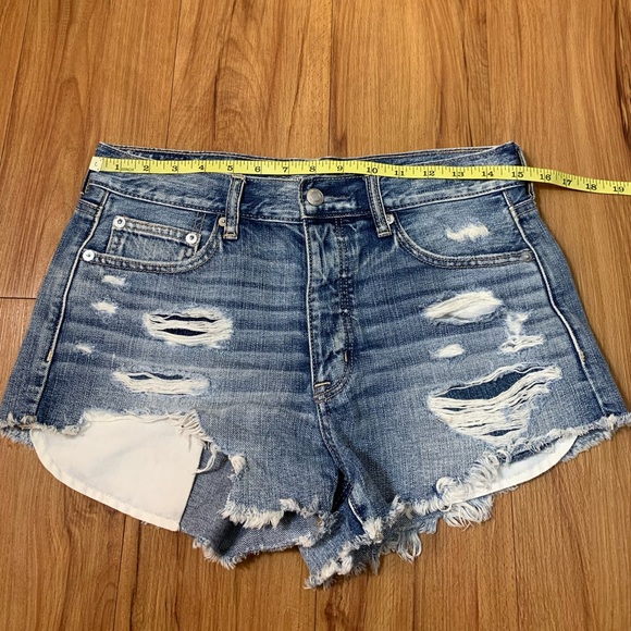 AEO Vintage Hi-Rise Festival Distressed Jean Short - Picture 11 of 13
